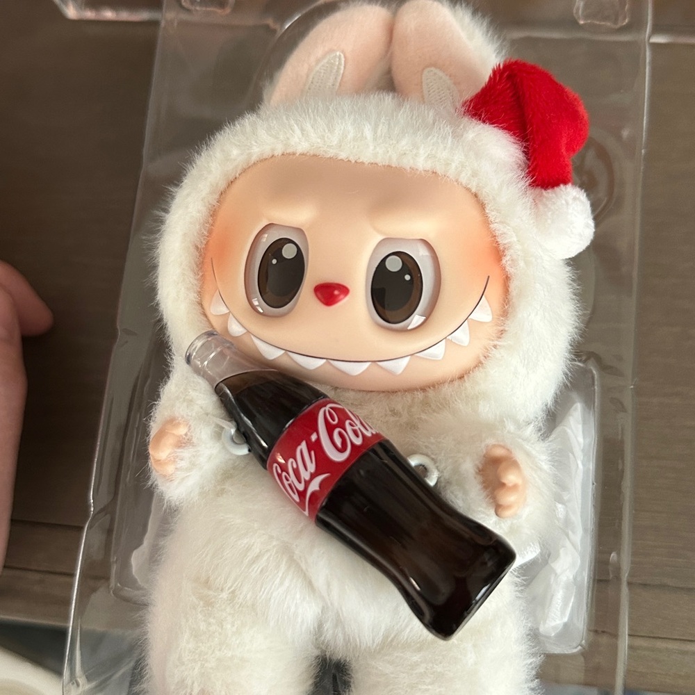 LABUBU X COCA COLA: Surprise Shake